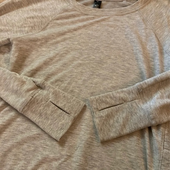 AE, A&F, Gap oversized tees and tanks - Picture 10 of 12